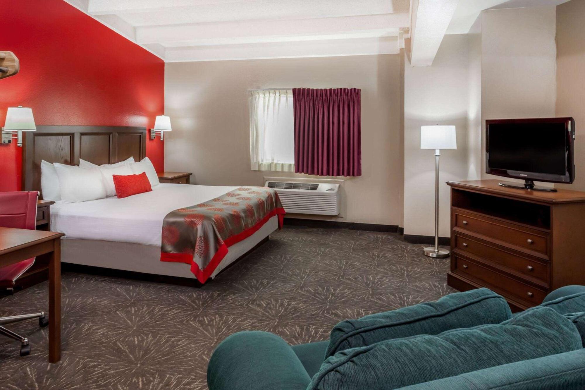 Ramada By Wyndham Hammond Hotel & Conference Center Exterior photo